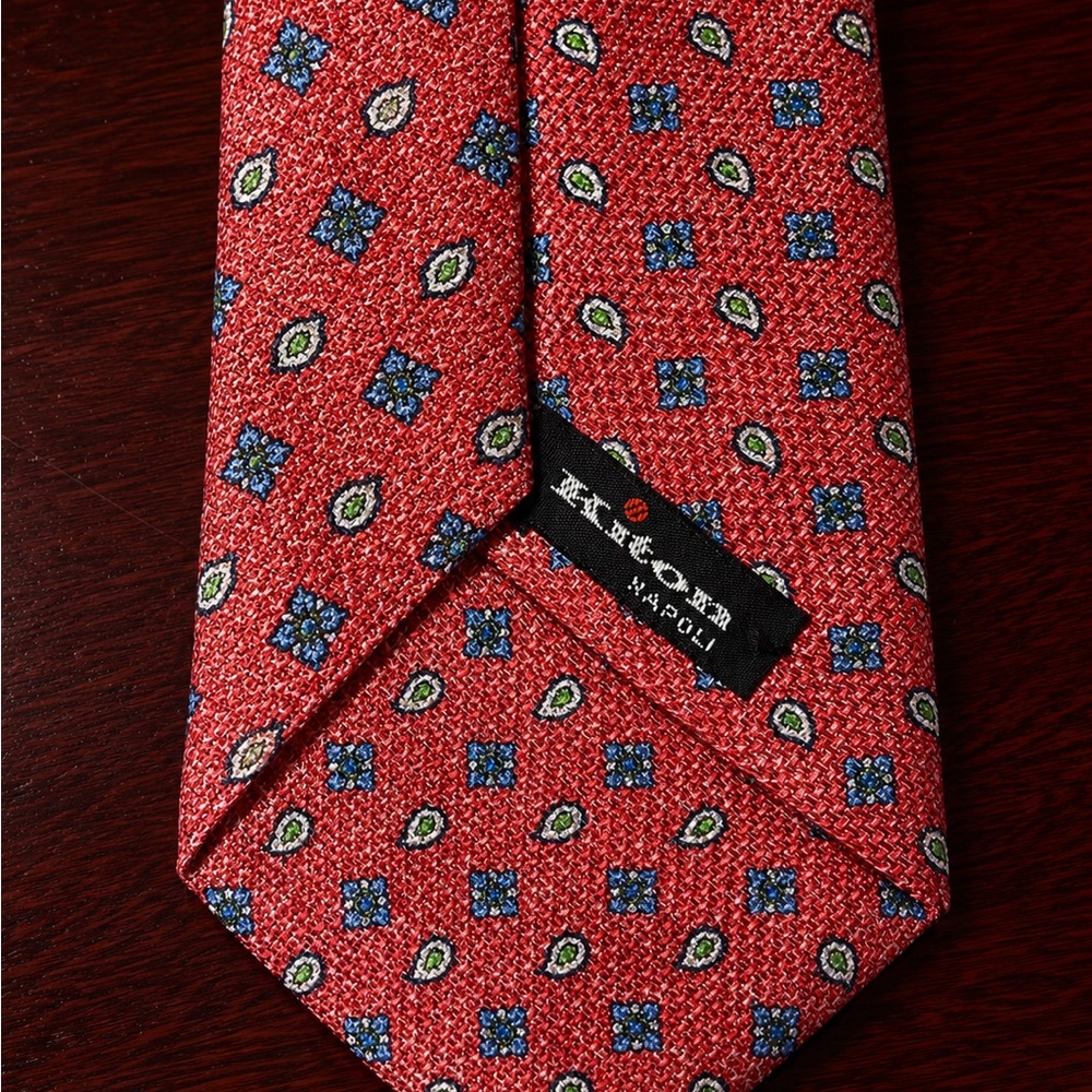 Soft Raspberry Kiton tie in Textured Silk - Picture 2 of 7